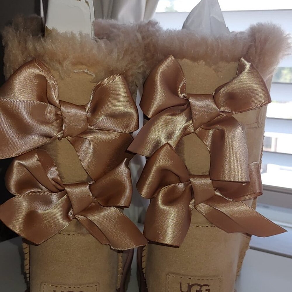 BNIB UGG size 7 bailey bow Satin - Champagne color